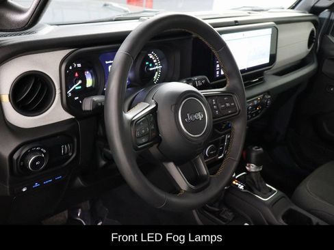 Used 2024 Jeep Wrangler Unlimited w/ Convenience Group AWD/4WD image 18