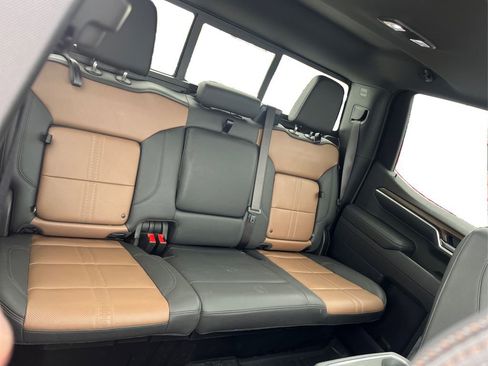 Used 2025 Chevrolet Silverado 1500 High Country image 13