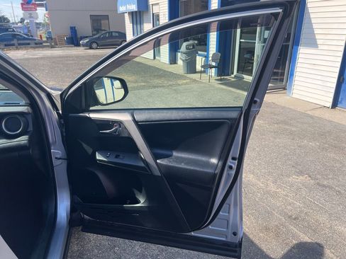 Used 2018 Toyota RAV4 XLE image 39