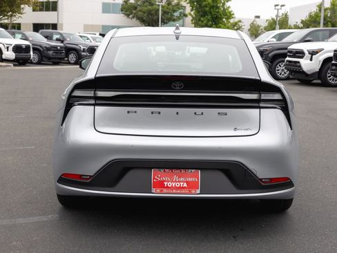 New 2026 Toyota Prius Plug-In Hybrid FWD image 5