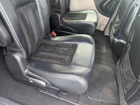 Used 2017 Dodge Grand Caravan SXT image 24