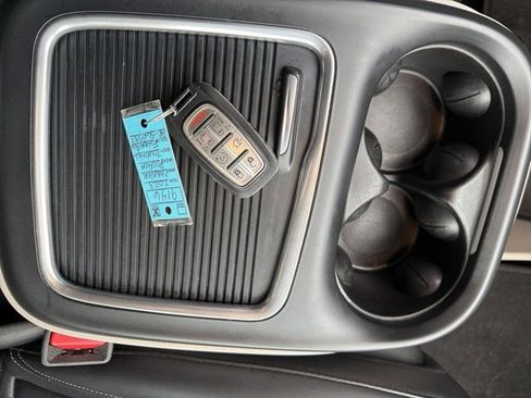 Used 2023 Chrysler Pacifica Touring-L image 19