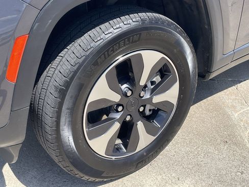 Used 2023 Jeep Grand Cherokee 4WD 4xe image 9