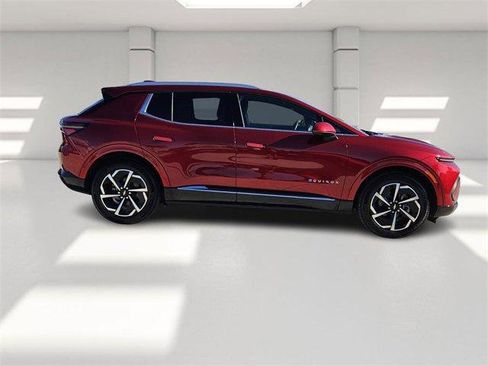 Used 2025 Chevrolet Equinox EV LT w/ Convenience Package image 6