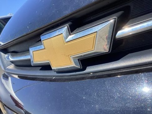 Used 2019 Chevrolet Trax LT w/ LT Convenience Package FWD image 3