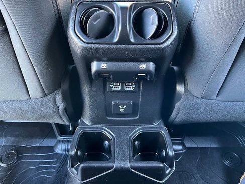 Used 2018 Jeep Wrangler Unlimited Sahara image 42