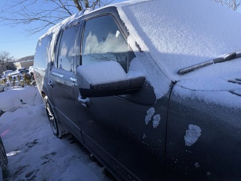 Used 2015 Lincoln Navigator L Base image 2