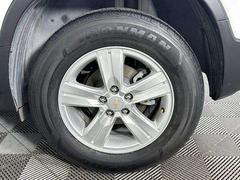 Used 2022 Chevrolet Trax LS w/ Tint and Cruise Package AWD/4WD image 34