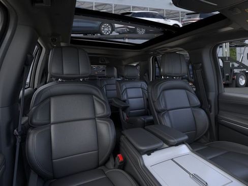 New 2026 Lincoln Navigator Reserve w/ Jet Appearance Package AWD/4WD image 10