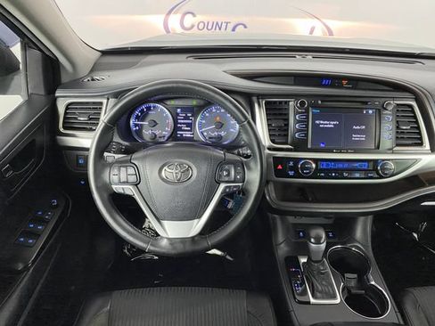 Certified 2017 Toyota Highlander Plus AWD/4WD image 19