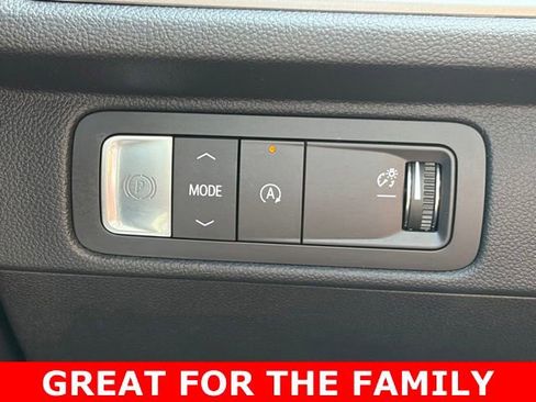 Used 2025 Chevrolet Traverse LT w/ Sun and Wheel Package FWD image 21