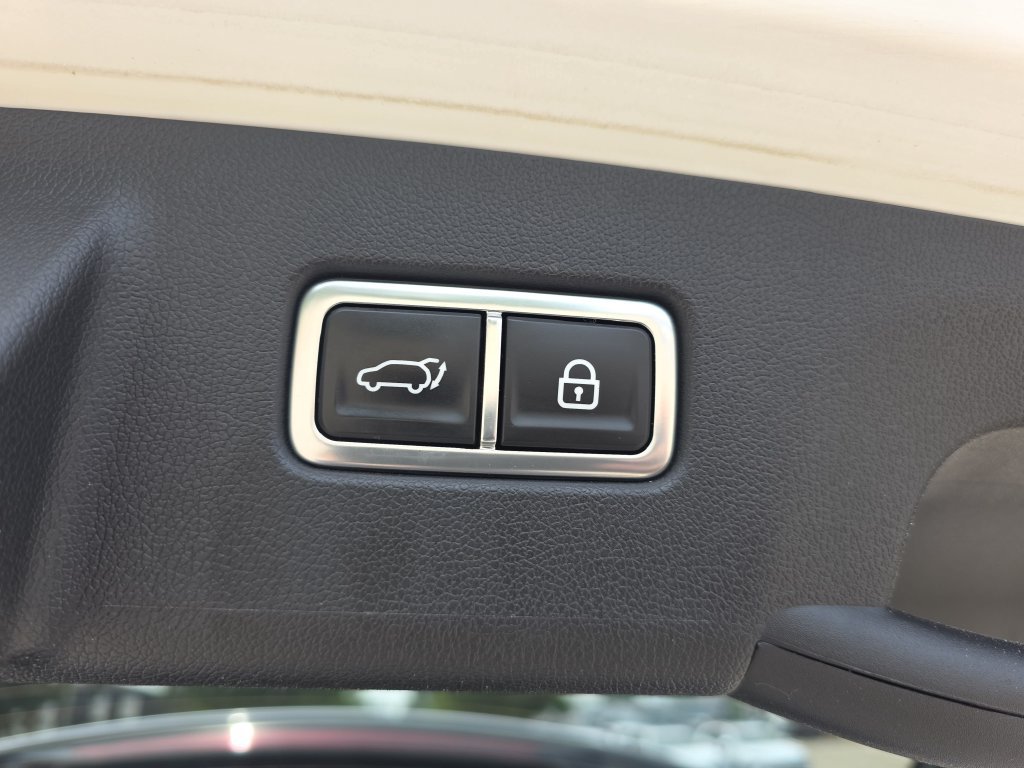 Used 2023 Kia Sorento SX AWD/4WD image 14