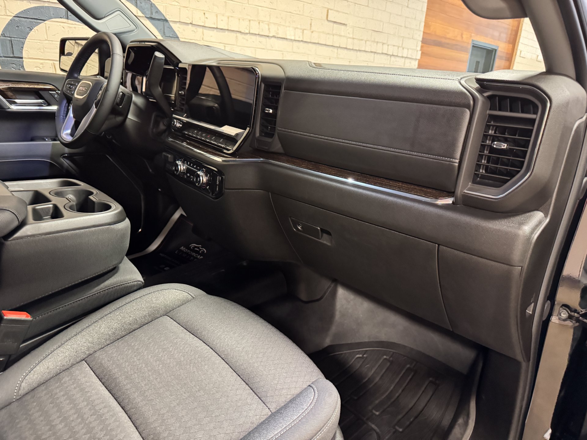 Used 2024 GMC Sierra 1500 Elevation w/ LPO, Elevation Black Package AWD/4WD image 29