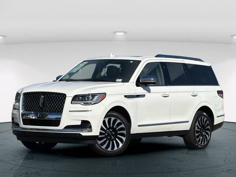 Used 2023 Lincoln Navigator Black Label AWD/4WD image 2