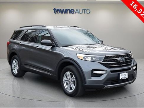 Used 2023 Ford Explorer XLT w/ Equipment Group 202A image 7