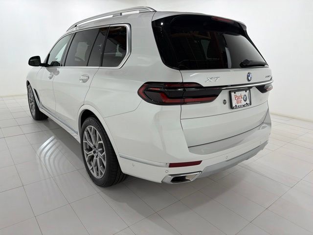 Used 2026 BMW X7 xDrive40i AWD/4WD image 3
