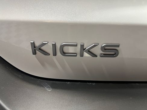 New 2026 Nissan Kicks SR w/ SR Premium Package FWD image 24