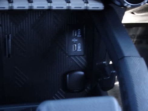 Used 2025 Toyota Tacoma TRD Sport image 32