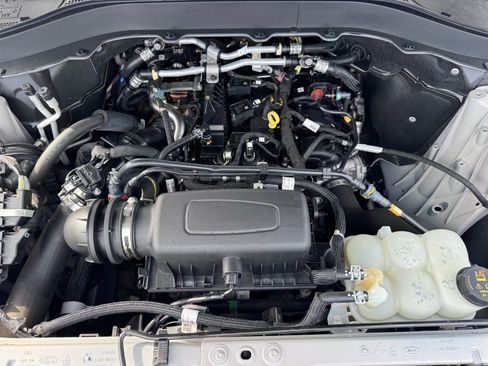 Used 2022 Ford Explorer XLT w/ Equipment Group 202A image 37