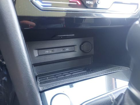 Certified 2025 Volkswagen Taos SE w/ Panoramic Sunroof Package FWD image 17