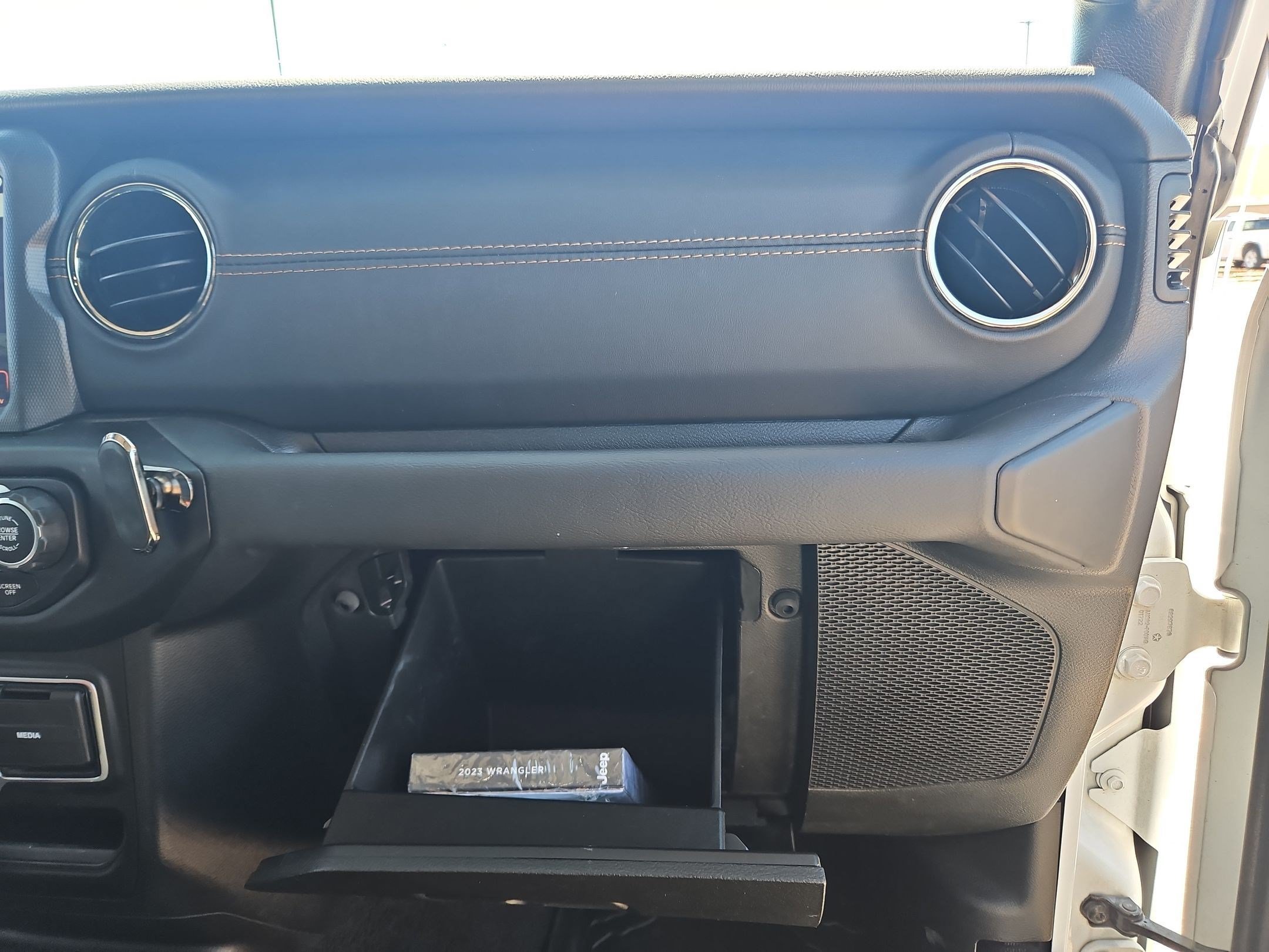 Used 2023 Jeep Wrangler Unlimited Sahara AWD/4WD image 33
