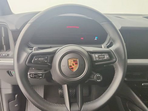 Used 2025 Porsche Cayenne AWD/4WD image 12