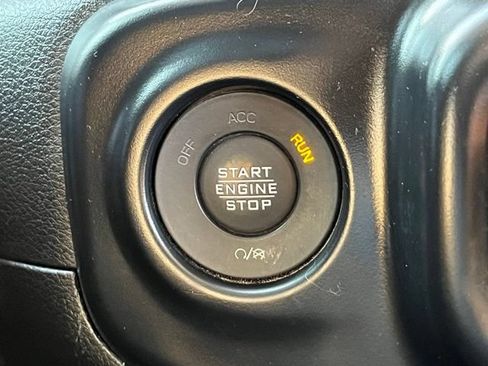 Used 2022 Jeep Gladiator Overland AWD/4WD image 18