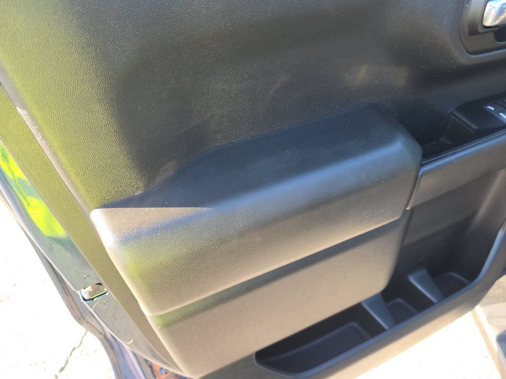 Used 2022 Chevrolet Silverado 1500 Custom w/ Safety Confidence Package RWD image 9