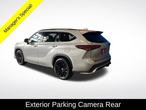 Used 2025 Toyota Highlander XSE AWD/4WD image 16