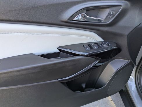 Used 2025 Chevrolet Trax LT w/ LT Convenience Package image 15