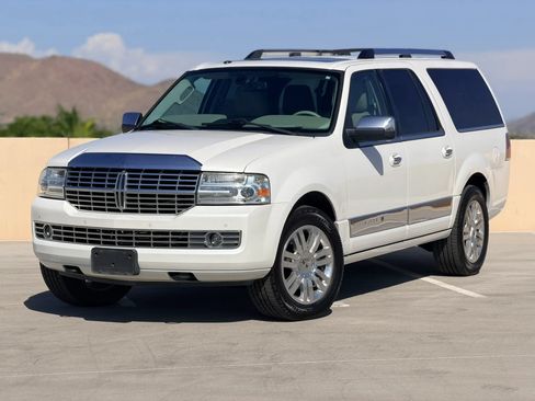 Used 2012 Lincoln Navigator L 2WD image 5