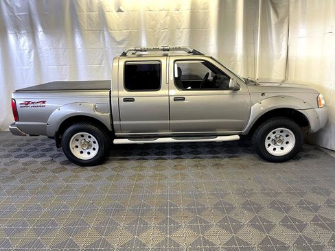 Used 2001 Nissan Frontier SE image 9