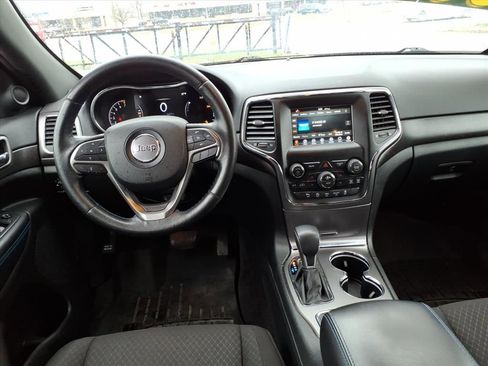 Used 2018 Jeep Grand Cherokee Laredo image 13
