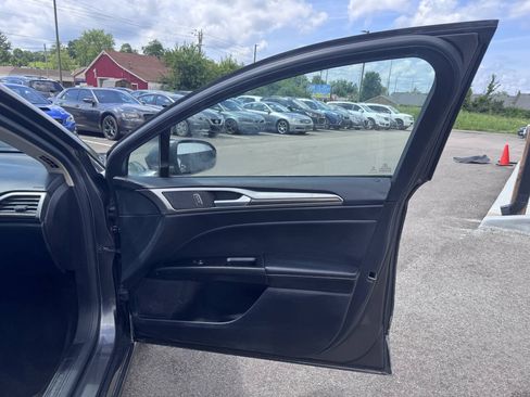 Used 2019 Ford Fusion SEL FWD image 16