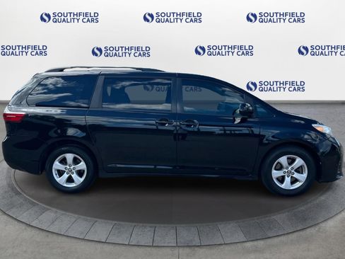 Used 2020 Toyota Sienna LE image 8