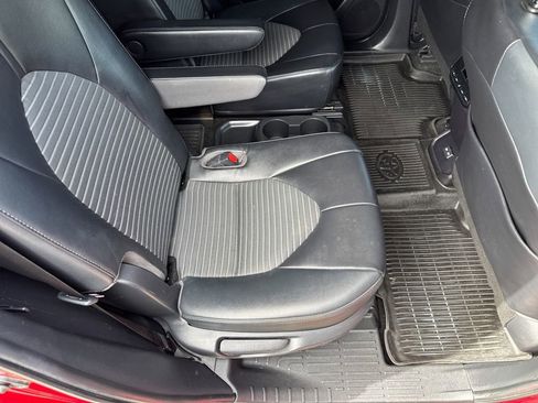 Used 2023 Toyota Highlander XSE FWD image 28