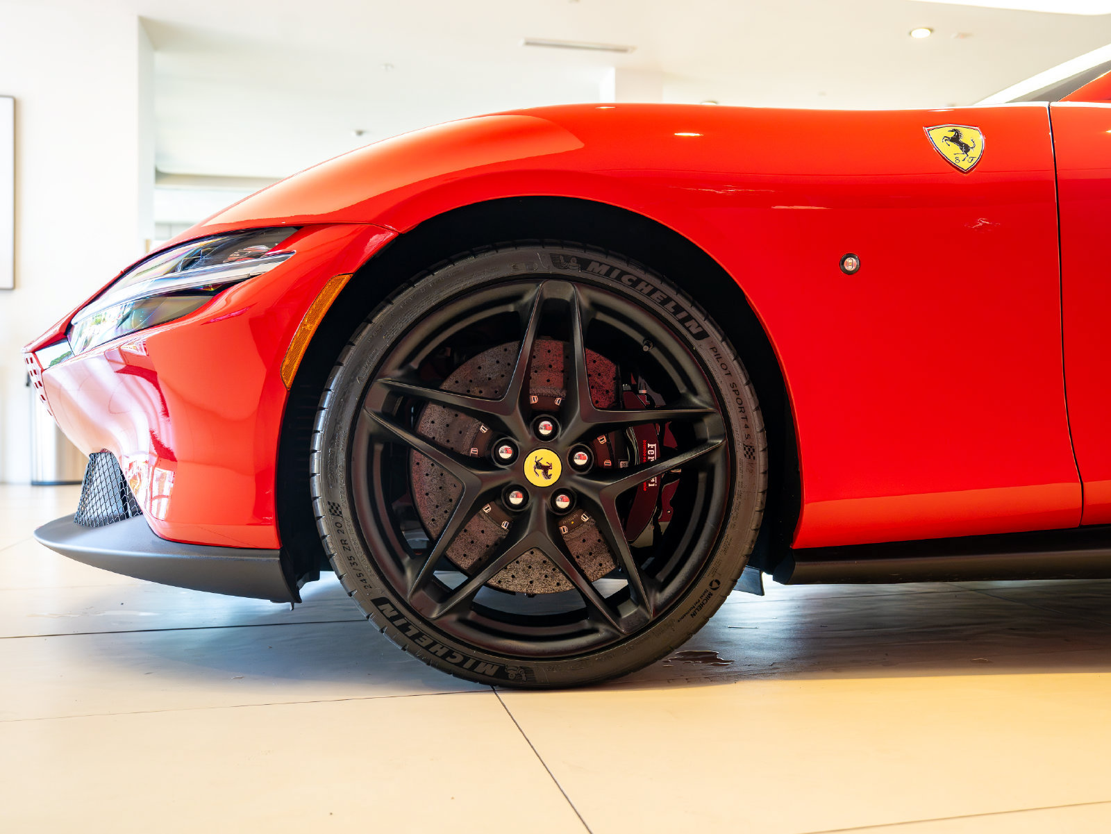 Certified 2026 Ferrari Roma Spider RWD image 3