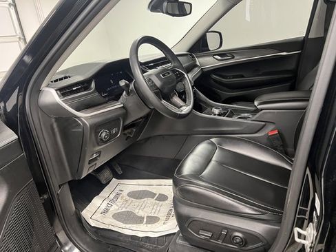 Used 2023 Jeep Grand Cherokee Limited image 20