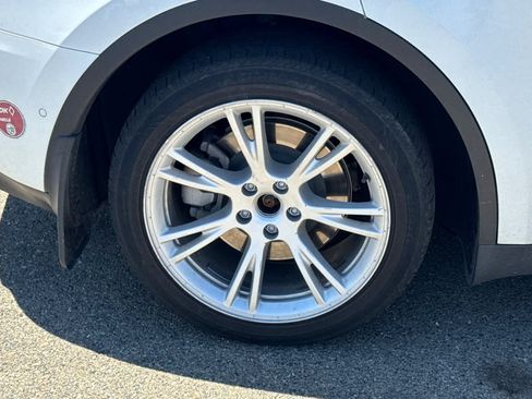 Used 2022 Tesla Model Y Long Range AWD/4WD image 19
