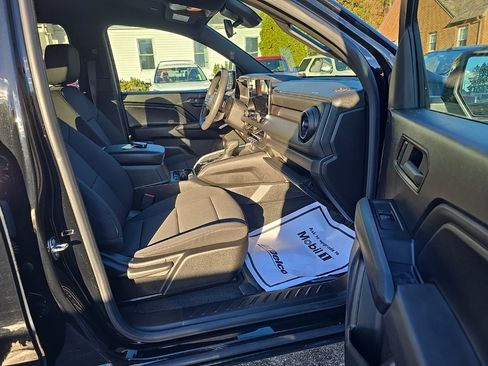 Used 2023 Chevrolet Colorado Trail Boss w/ Advanced Trailering Package image 14