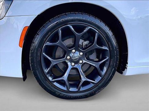 Used 2019 Chrysler 300 Touring w/ Sport Appearance Package RWD image 10