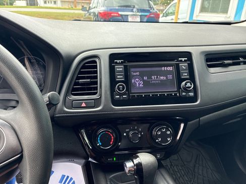 Used 2021 Honda HR-V LX image 9