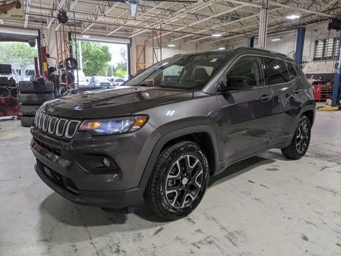 Used 2022 Jeep Compass Latitude FWD image 7