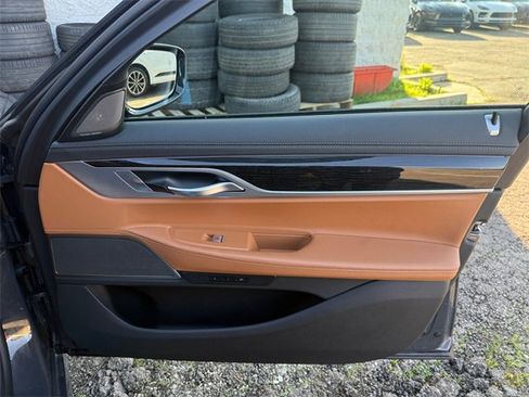 Used 2022 BMW 740i 740i w/ M Sport Package image 27