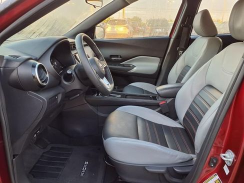 Used 2023 Nissan Kicks SR w/ SR Premium Package FWD image 6
