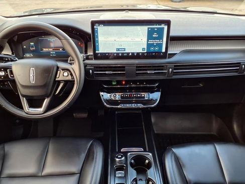 Certified 2023 Lincoln Corsair FWD image 6