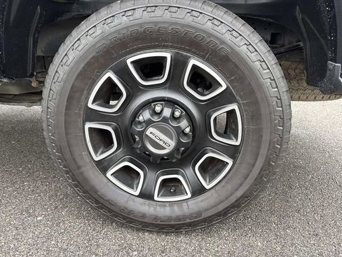 Used 2024 Ford F250 Platinum w/ FX4 Off-Road Package image 9