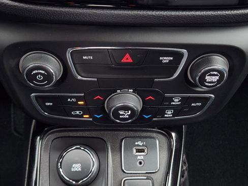Used 2019 Jeep Compass Limited AWD/4WD image 21