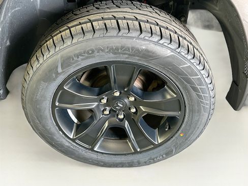 Used 2023 RAM 1500 Big Horn AWD/4WD image 11