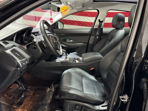 Used 2020 Jaguar E-PACE SE image 9